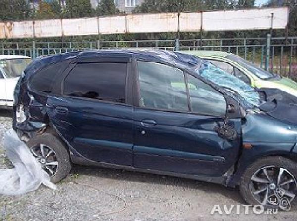Renault Scenic 2001, минивен, сама ехать не может.