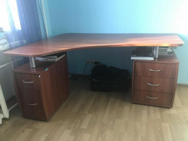 Заказ автомобиля для транспортировки личныx вещей : Письменный стол по Москве