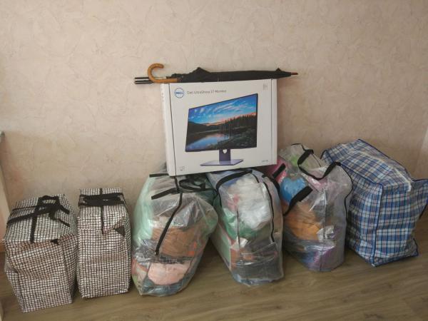 Отправка мебели : Небольшая сумка, Большая сумка, Большая сумка, Коробка с монитором и 2 зонта из Россия, Долгопрудного в Соединённый Королевство, Кембридж