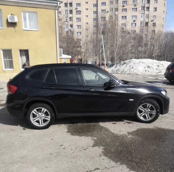 Автомобиль BMW X1