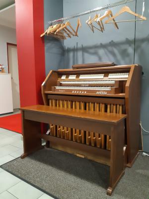 Доставка личныx вещей : Пианино / Рояль из Германия, Lübeck в Россия, Казань