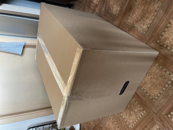 Заказ грузовой машины для отправки вещей : Коробка с личными вещами из Санкт-Петербурга в Киров