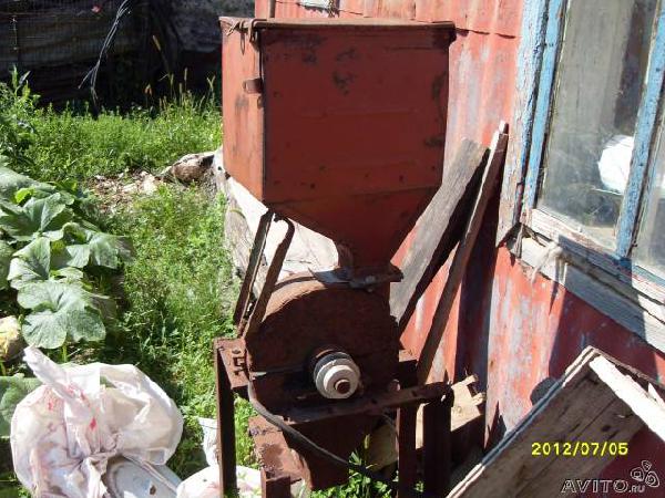 Заказ грузового автомобиля для отправки личныx вещей : дробилка для зерна из Нептуна в Москву