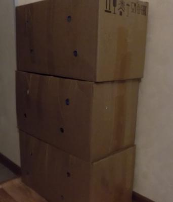 Грузовое такси для перевозки картонной коробки, картонной коробки, картонной коробки, картонной коробки, столика журнального догрузом из посёлка Керамкомбинат в Краснодар