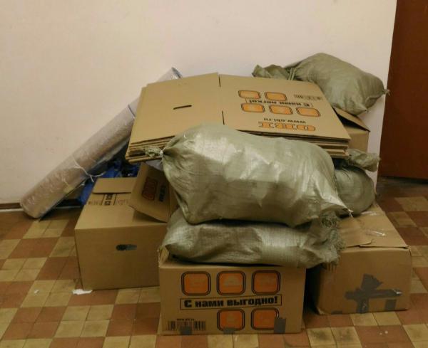 Доставка картонных коробок С вещами, Строительного мешка, рулона пенок в квартиру по Москве
